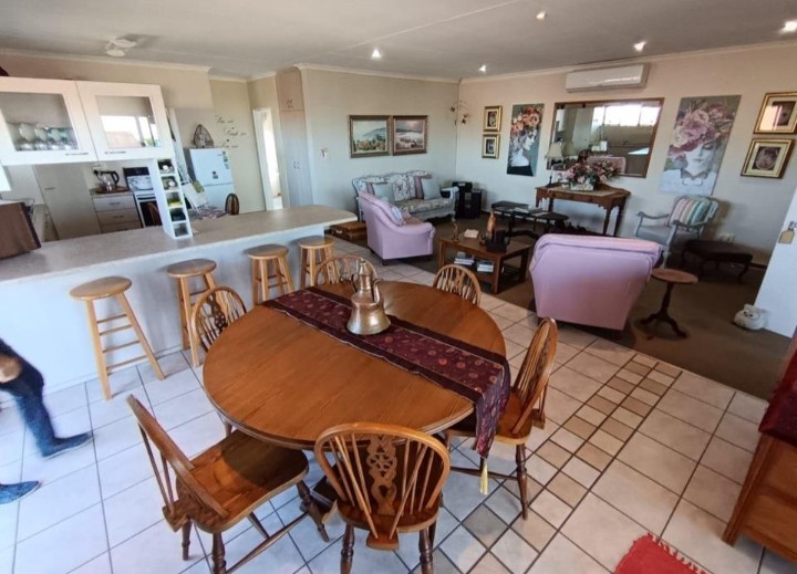 5 Bedroom Property for Sale in Wavecrest Eastern Cape